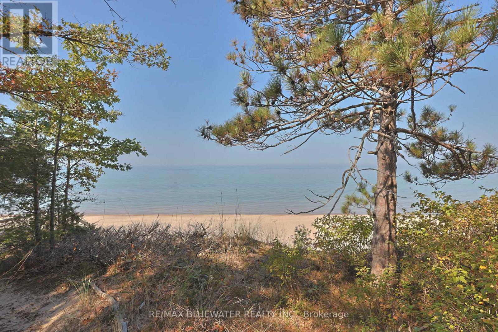 9864 Huron Place, Lambton Shores, Ontario  N0M 1T0 - Photo 49 - X12897648