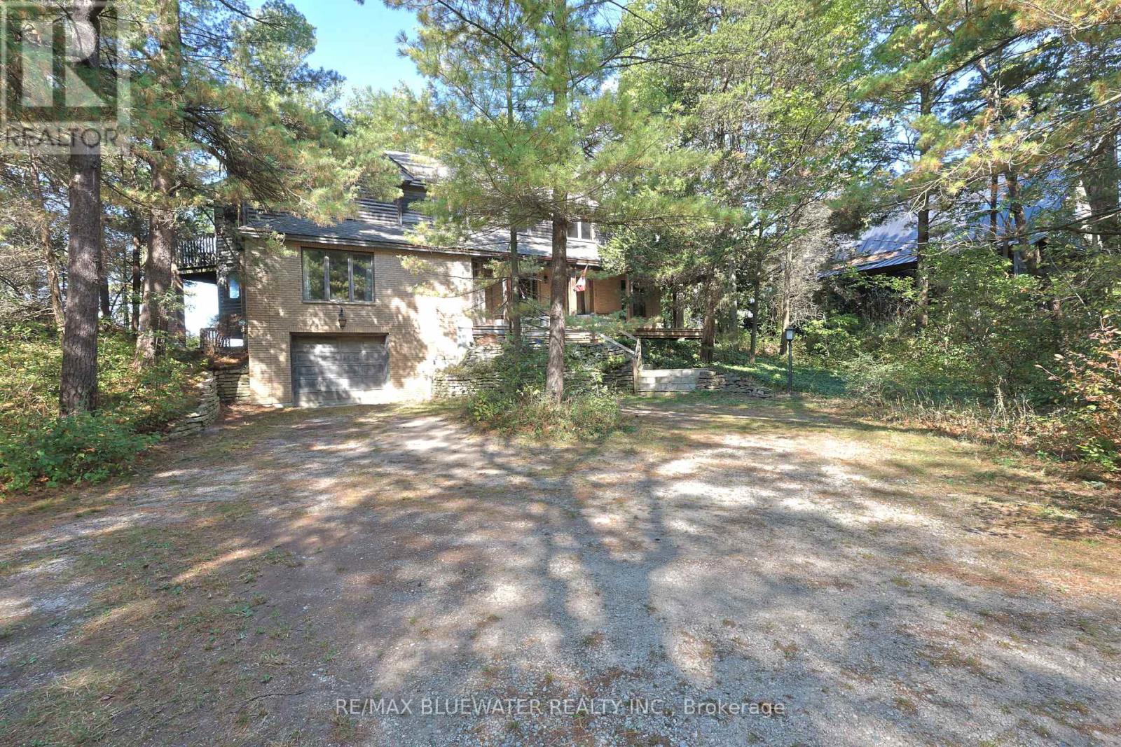 9864 Huron Place, Lambton Shores, Ontario  N0M 1T0 - Photo 6 - X12897648