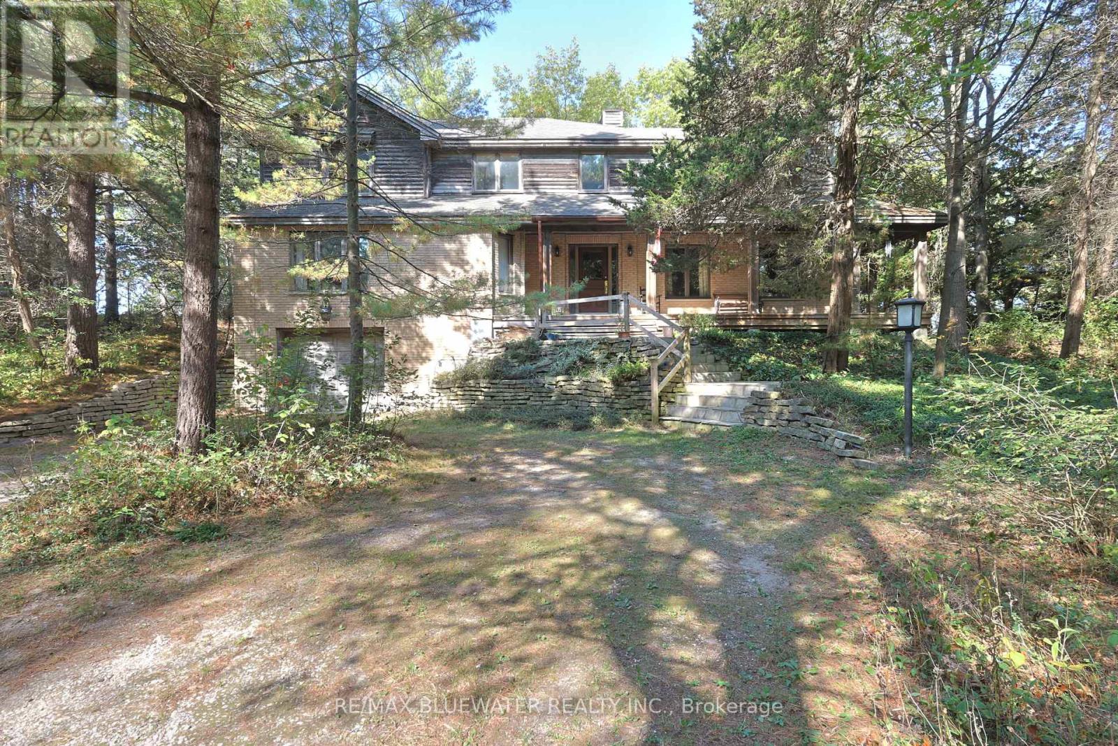 9864 Huron Place, Lambton Shores, Ontario  N0M 1T0 - Photo 7 - X12897648