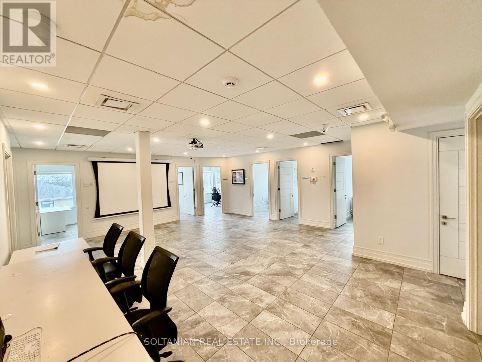 300 - 175 Willowdale Avenue, Toronto, Ontario  M2N 4Y9 - Photo 4 - C12897636