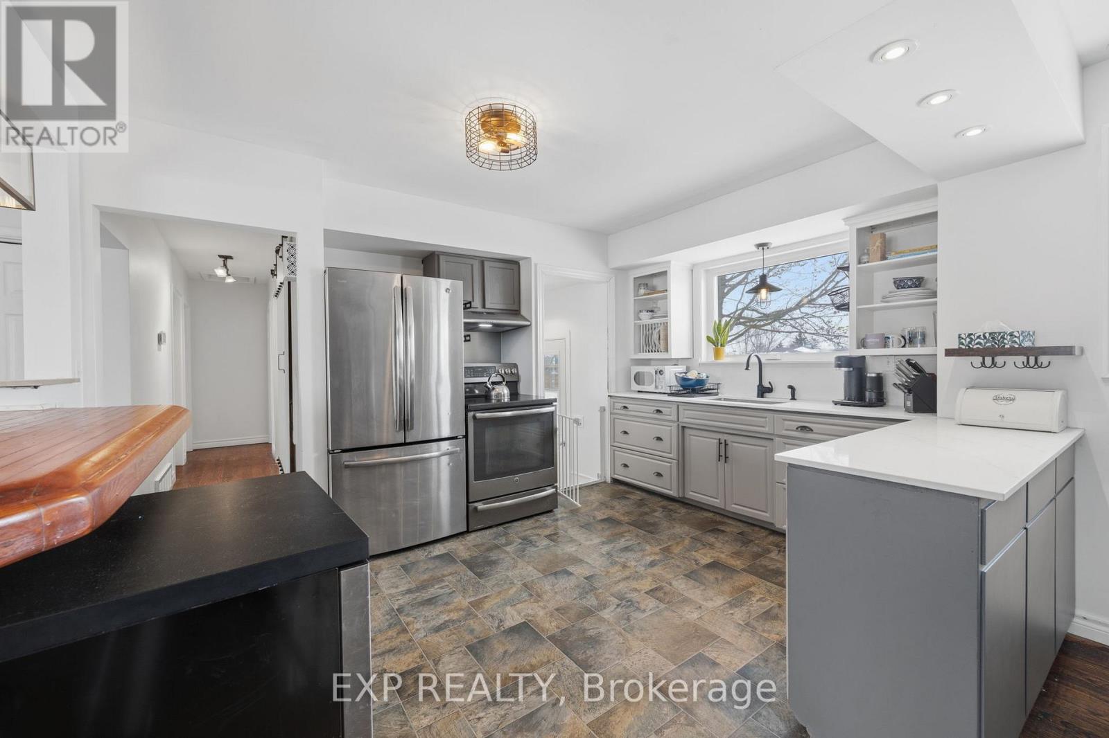 597 Gold Street, Warwick, Ontario  N0M 2S0 - Photo 14 - X12864380