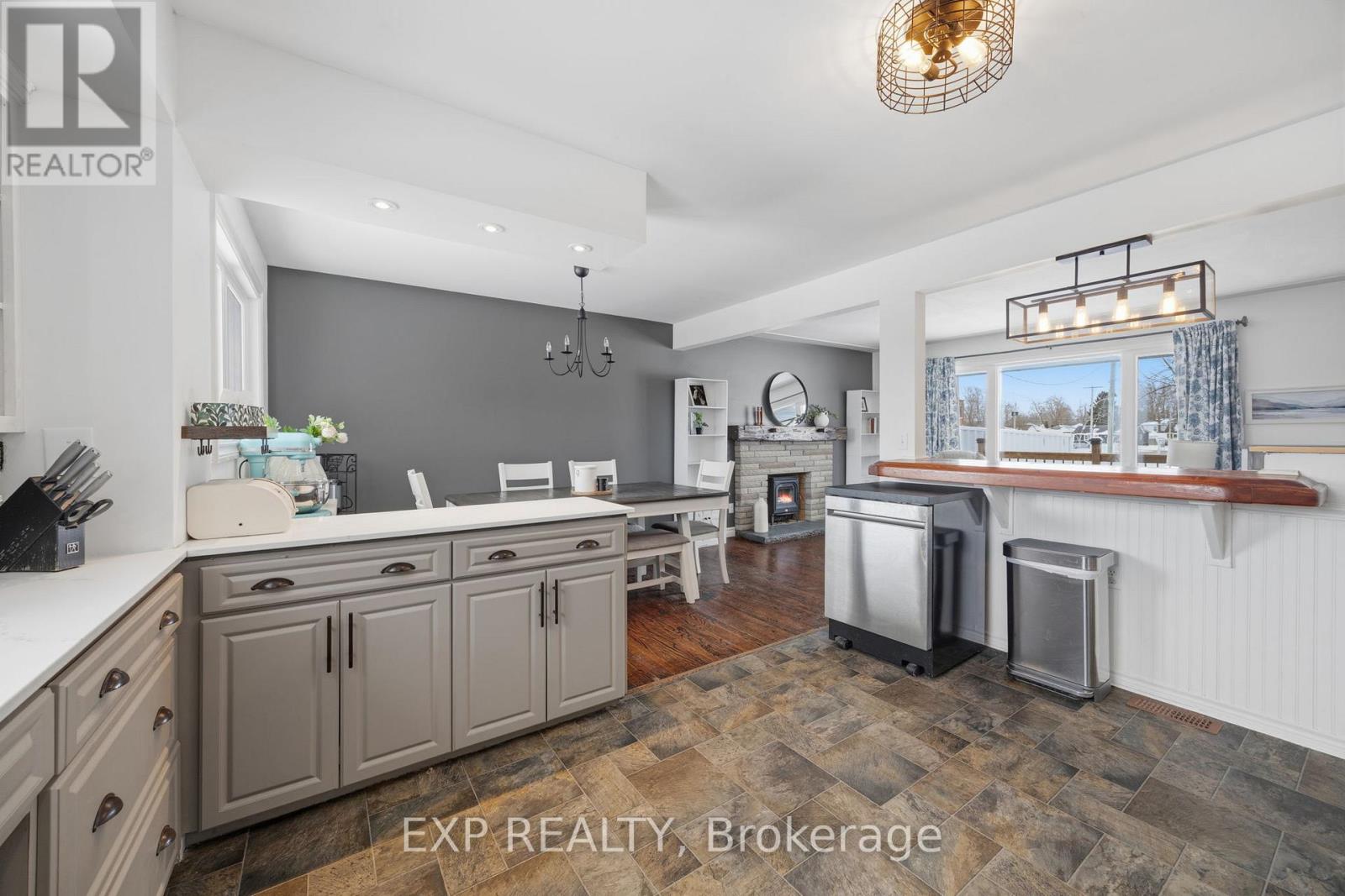 597 Gold Street, Warwick, Ontario  N0M 2S0 - Photo 12 - X12864380