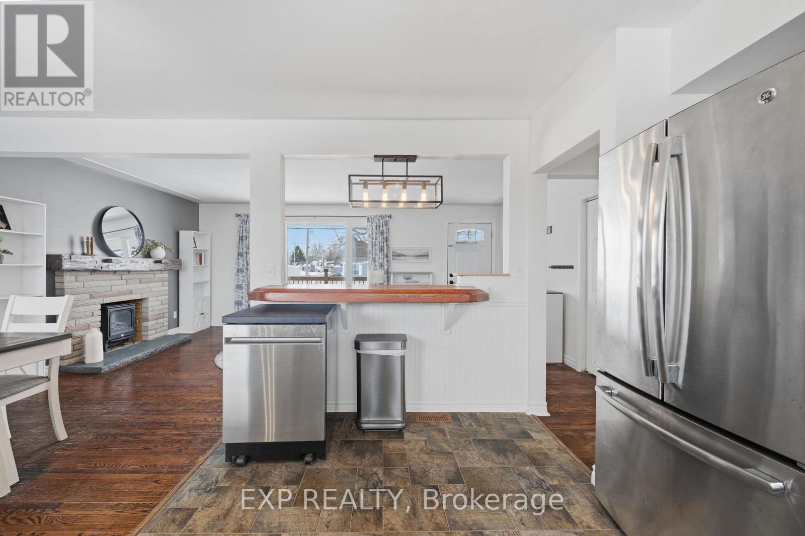 597 Gold Street, Warwick, Ontario  N0M 2S0 - Photo 16 - X12864380