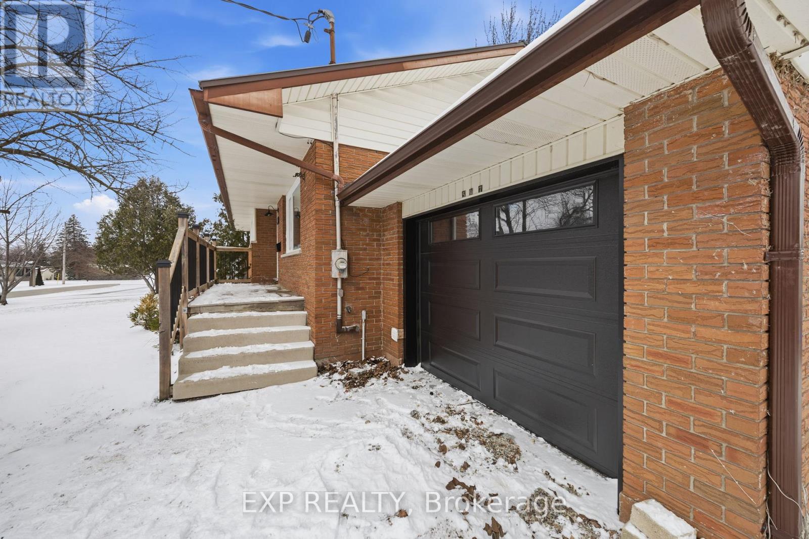 597 Gold Street, Warwick, Ontario  N0M 2S0 - Photo 4 - X12864380