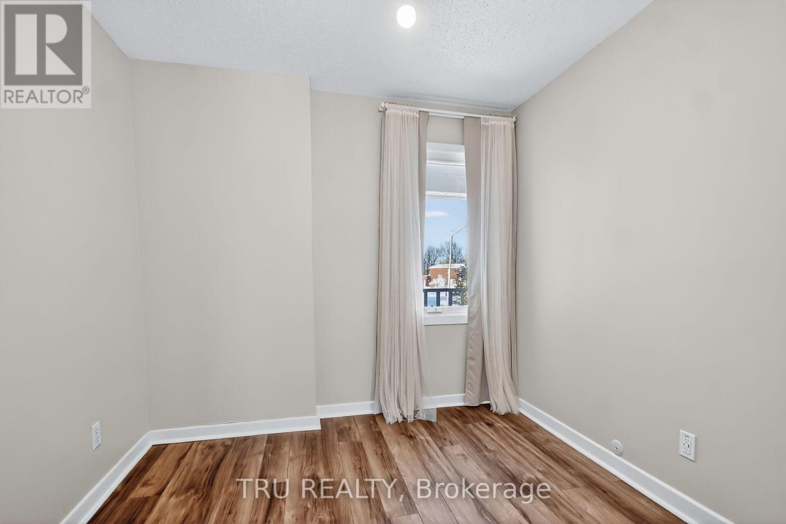 12 Apache Crescent, Ottawa, Ontario  K2E 6H7 - Photo 27 - X12712864