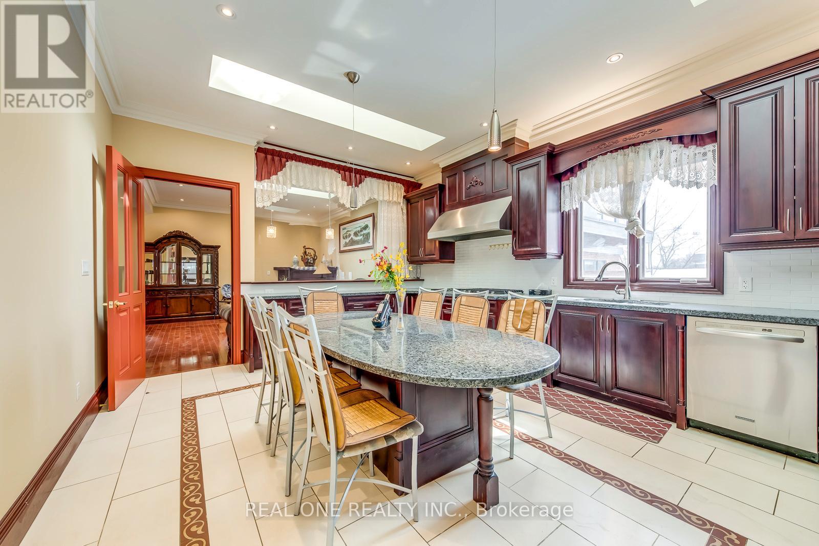 3480 Joan Drive, Mississauga, Ontario  L5B 1T5 - Photo 12 - W12894644