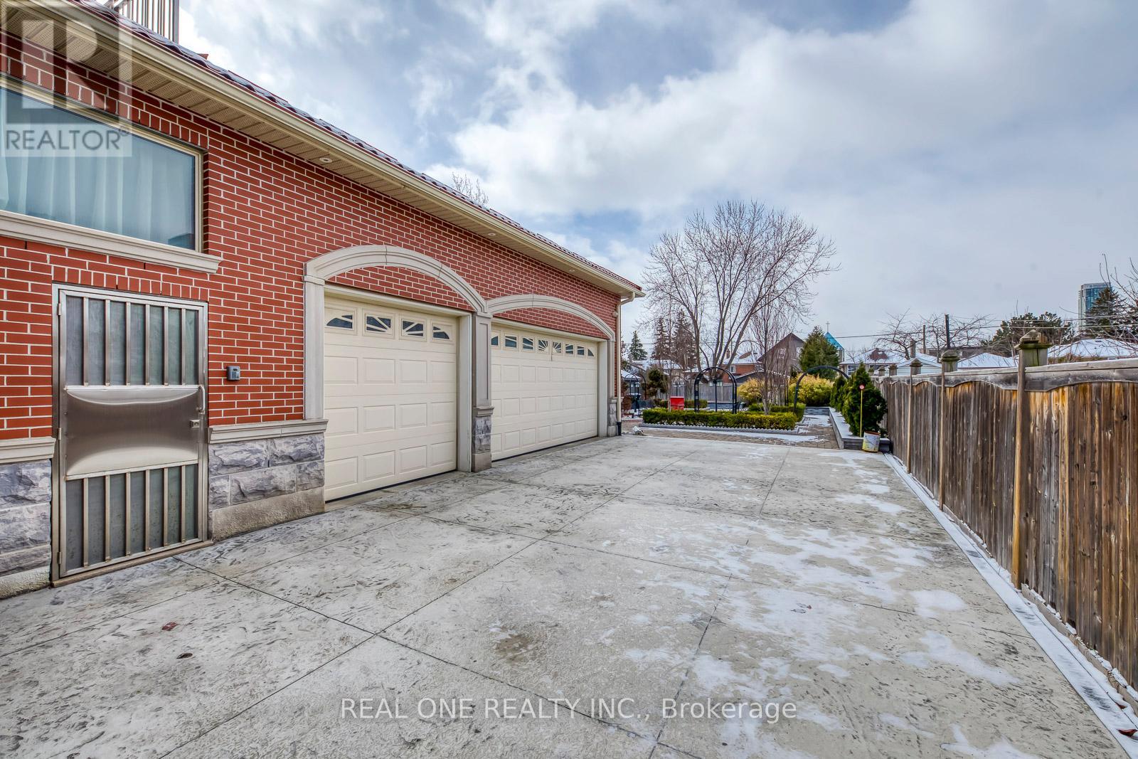 3480 Joan Drive, Mississauga, Ontario  L5B 1T5 - Photo 42 - W12894644