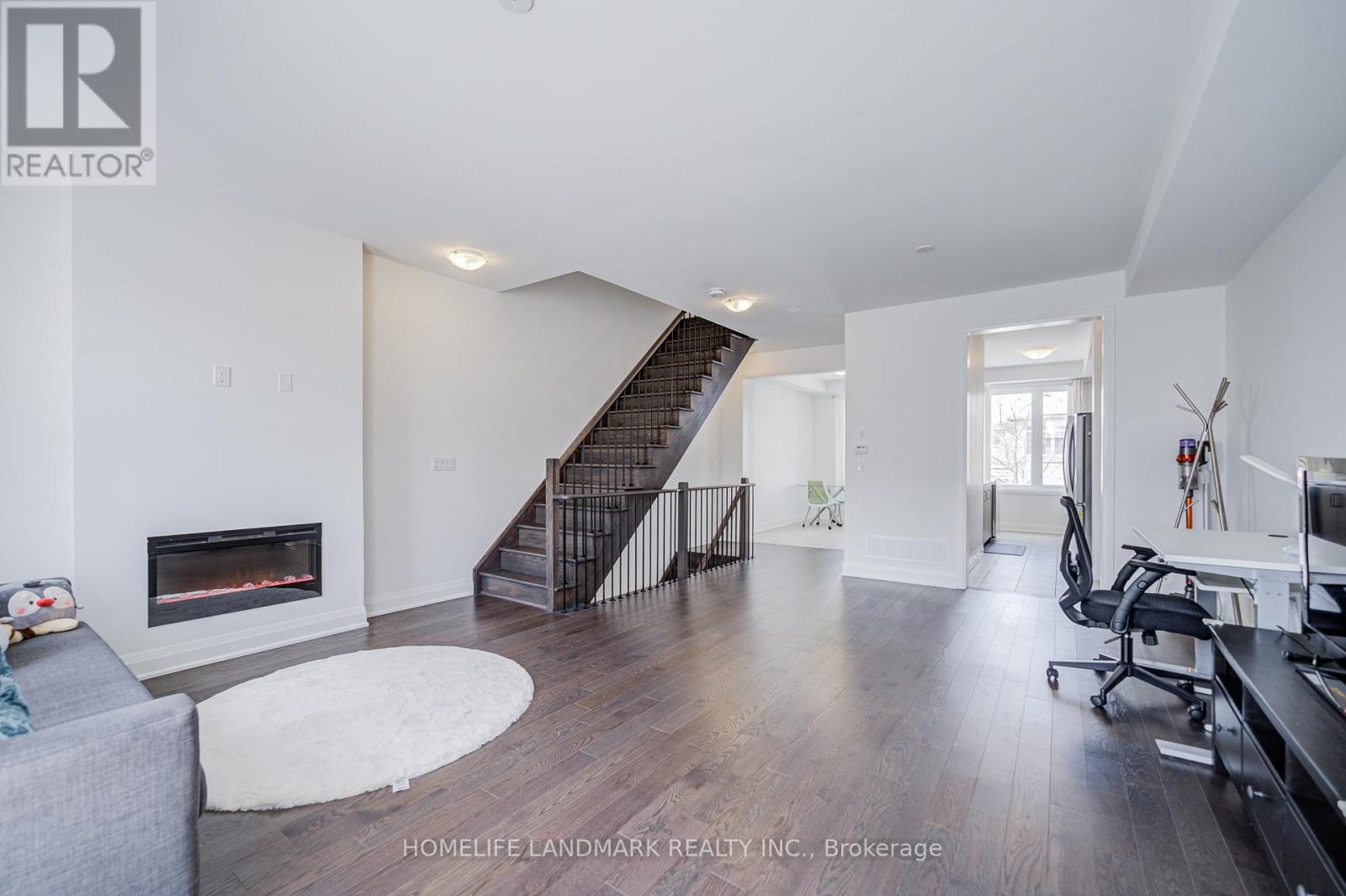 14 Carole Bell Way, Markham, Ontario  L6E 0W2 - Photo 3 - N12897642