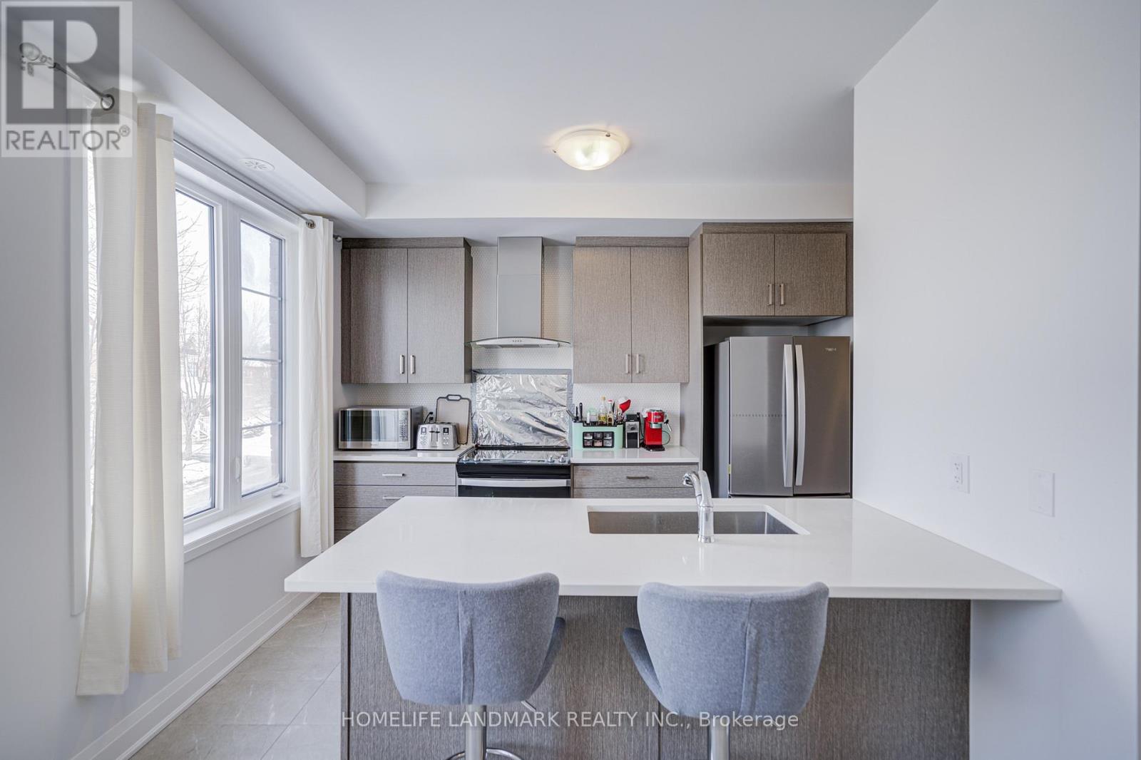 14 Carole Bell Way, Markham, Ontario  L6E 0W2 - Photo 4 - N12897642