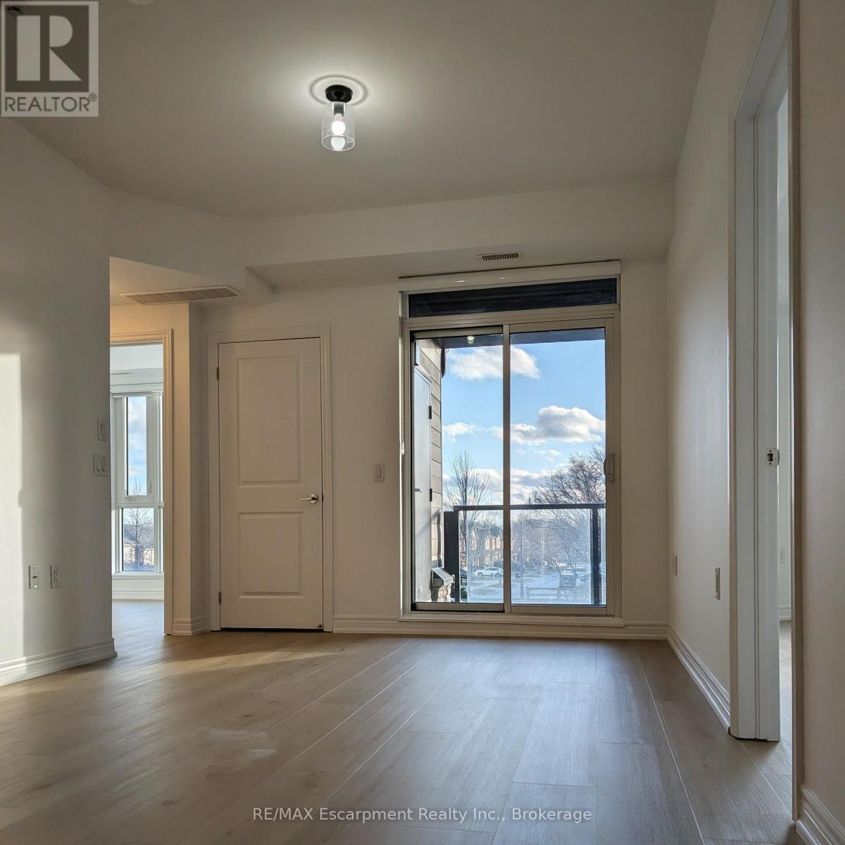 205 - 2393 Bronte Road, Oakville, Ontario  L6M 1P4 - Photo 3 - W12897480