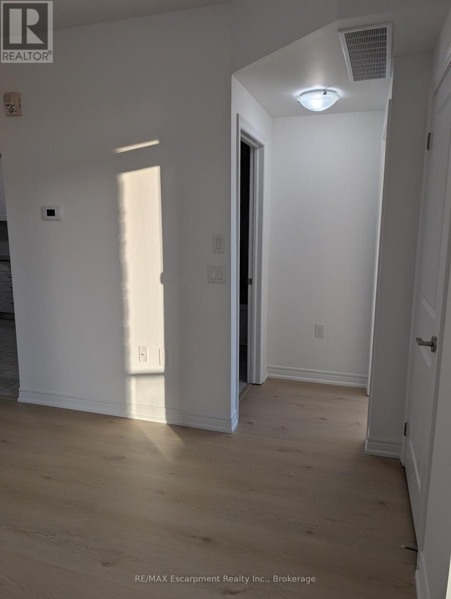 205 - 2393 Bronte Road, Oakville, Ontario  L6M 1P4 - Photo 6 - W12897480