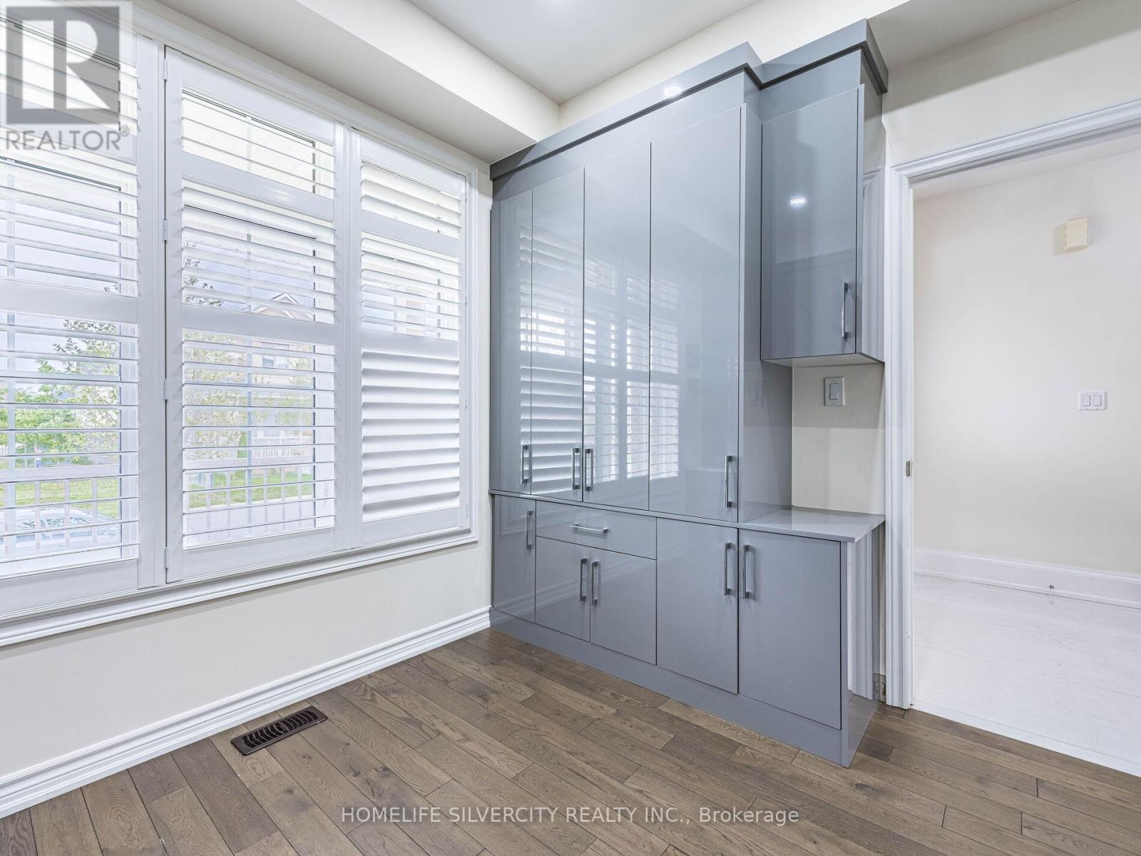 16 Cloncurry Street, Brampton, Ontario  L6P 4G3 - Photo 6 - W12897646