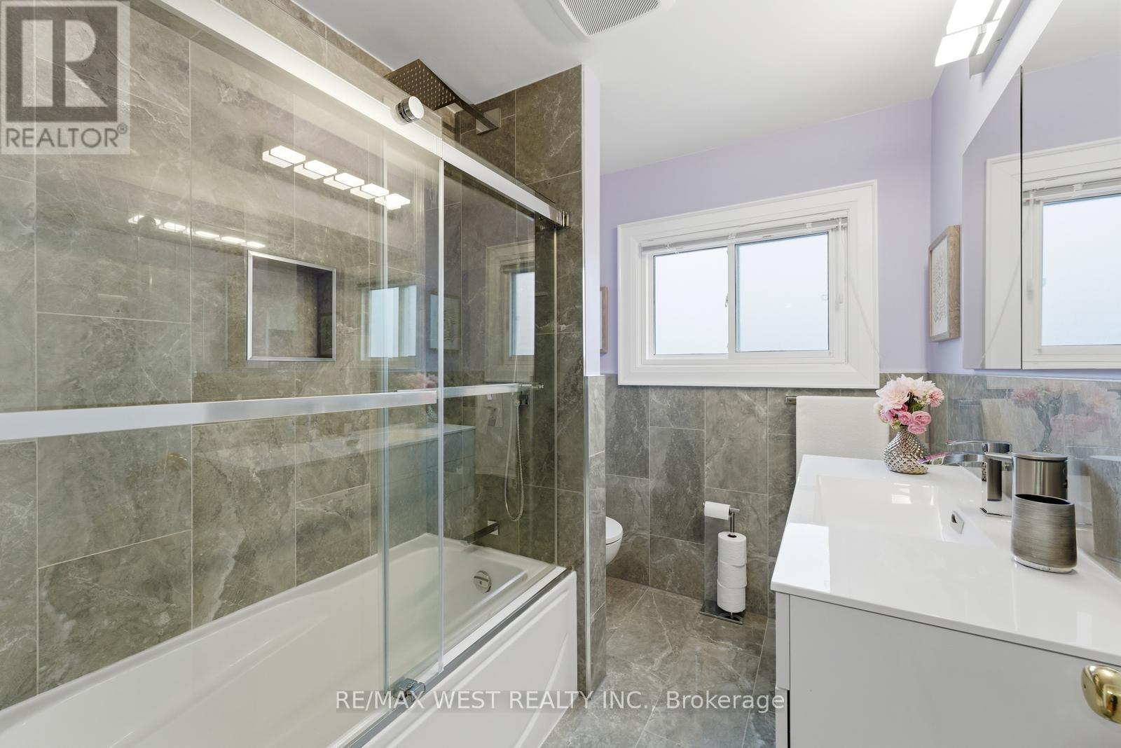88 Redwater Drive, Toronto, Ontario  M9W 1Z9 - Photo 17 - W12897682