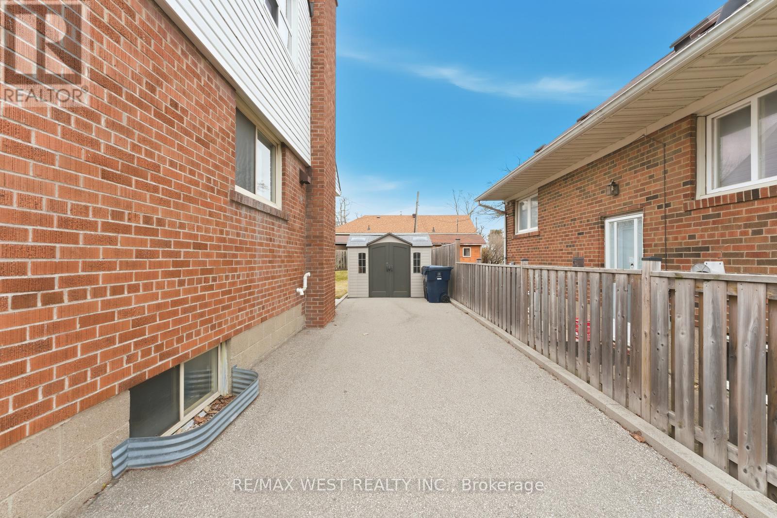 88 Redwater Drive, Toronto, Ontario  M9W 1Z9 - Photo 19 - W12897682