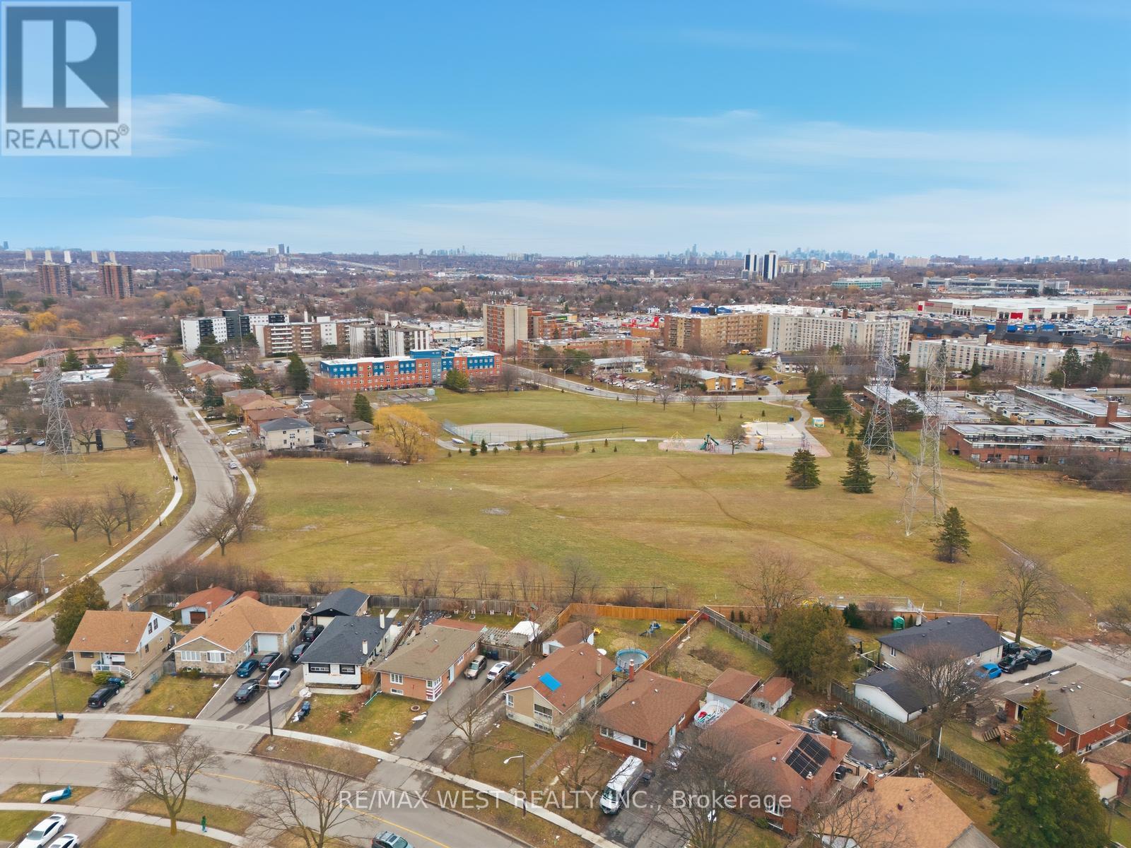 88 Redwater Drive, Toronto, Ontario  M9W 1Z9 - Photo 28 - W12897682