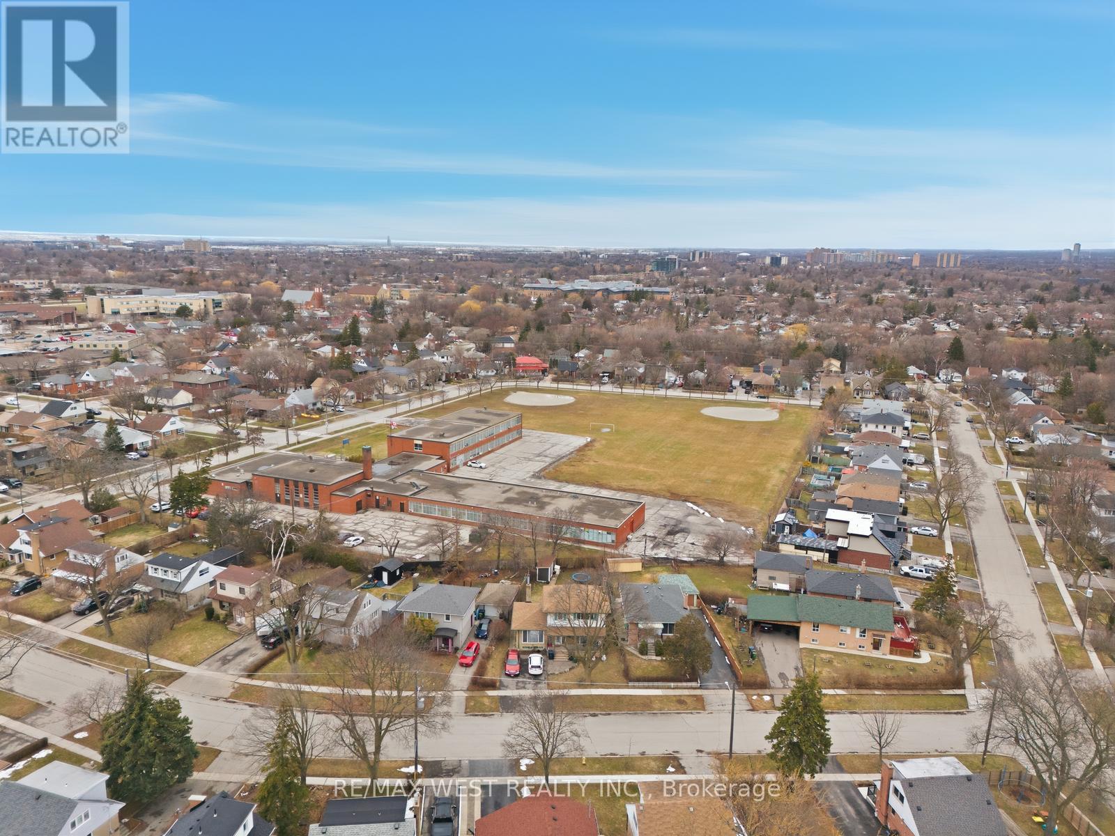 88 Redwater Drive, Toronto, Ontario  M9W 1Z9 - Photo 29 - W12897682