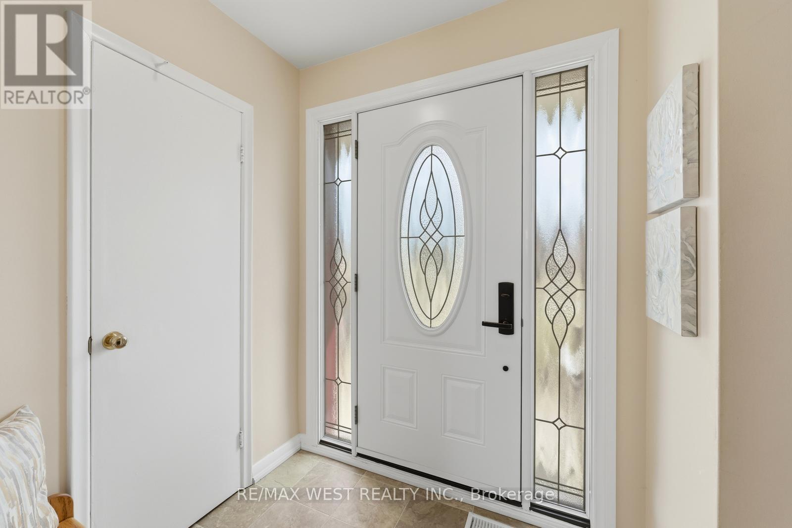 88 Redwater Drive, Toronto, Ontario  M9W 1Z9 - Photo 4 - W12897682