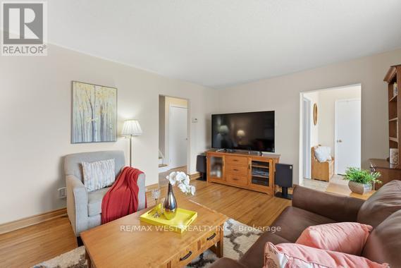 88 Redwater Drive, Toronto, Ontario  M9W 1Z9 - Photo 7 - W12897682