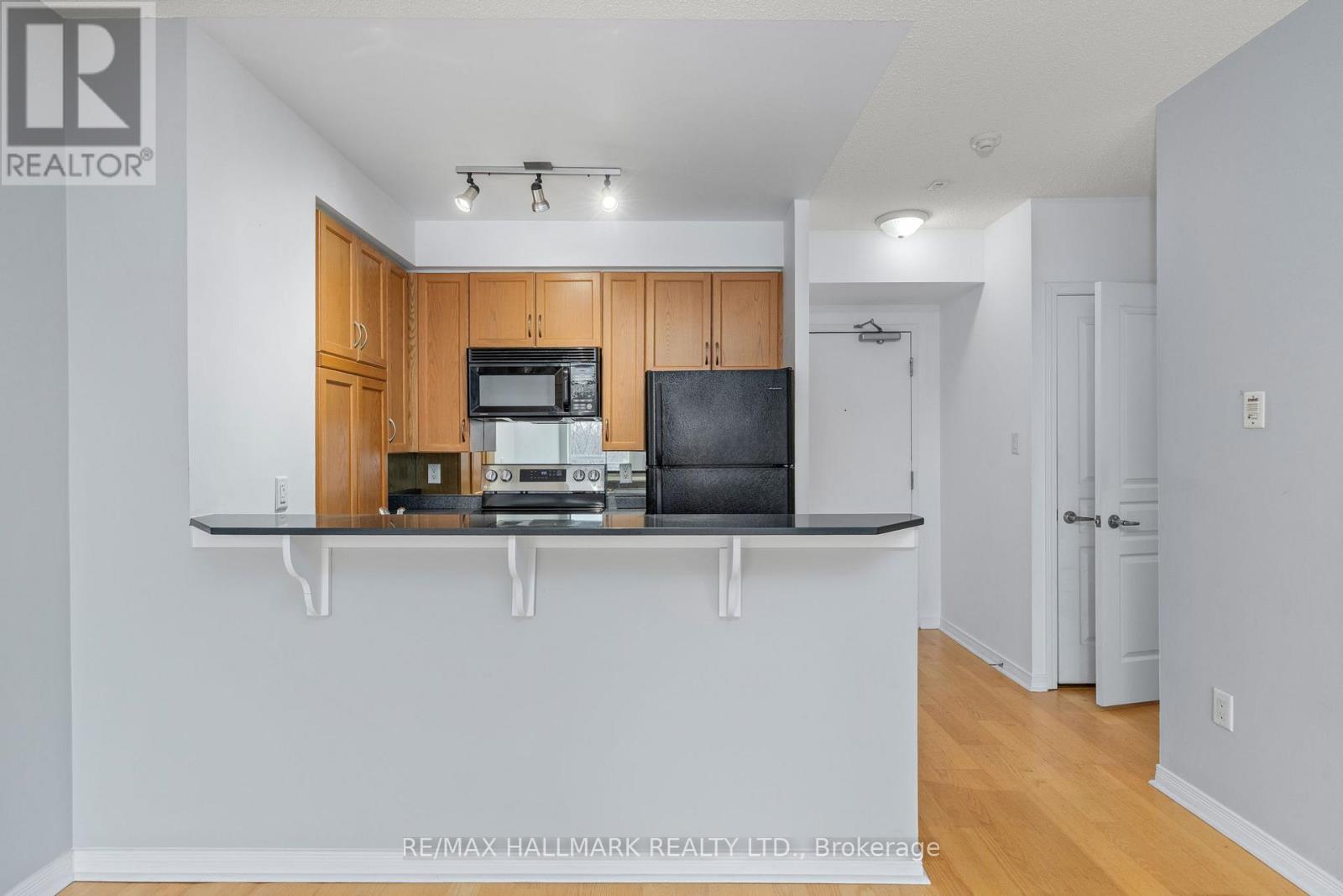 519 - 2495 Dundas Street W, Toronto, Ontario  M6P 1X4 - Photo 12 - W12897698