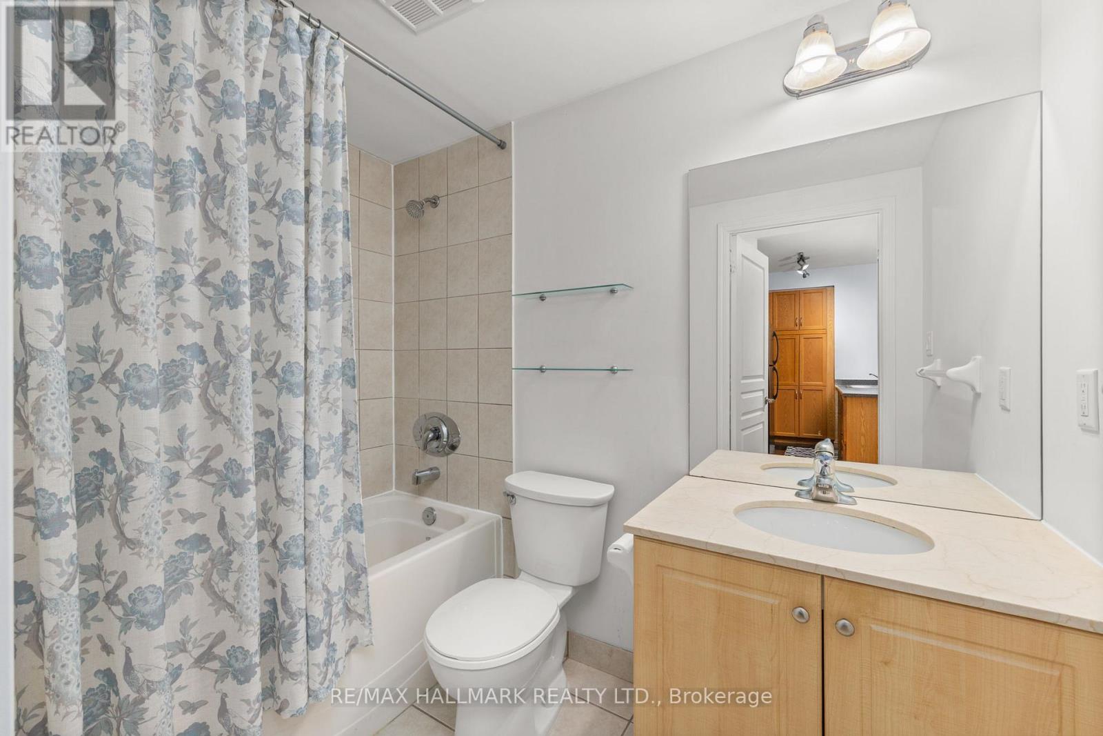 519 - 2495 Dundas Street W, Toronto, Ontario  M6P 1X4 - Photo 21 - W12897698