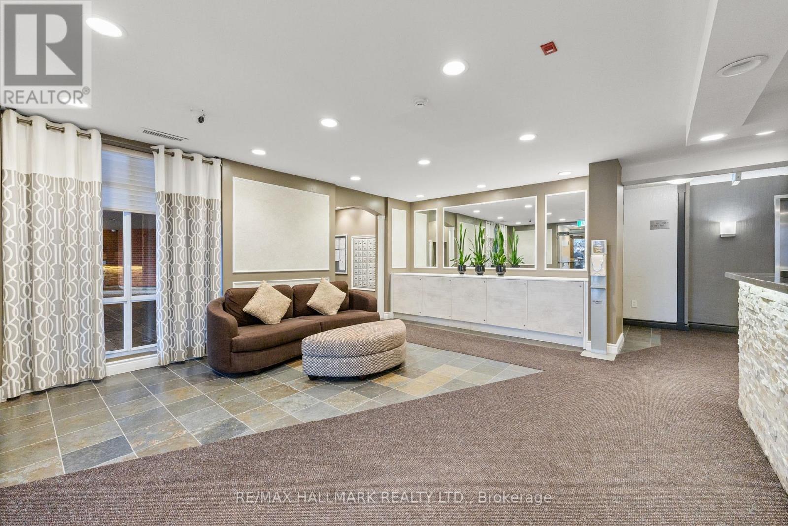 519 - 2495 Dundas Street W, Toronto, Ontario  M6P 1X4 - Photo 4 - W12897698