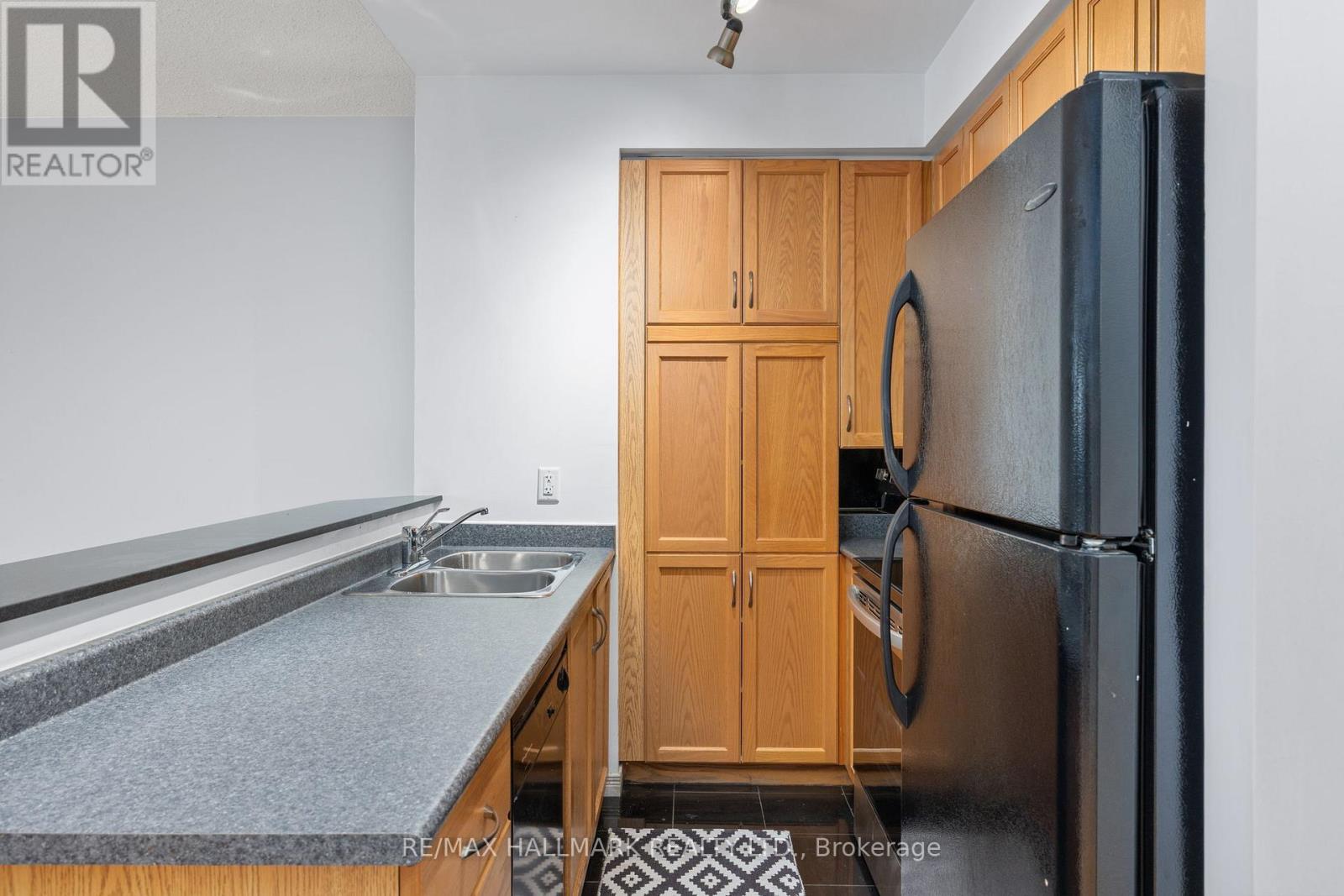 519 - 2495 Dundas Street W, Toronto, Ontario  M6P 1X4 - Photo 8 - W12897698