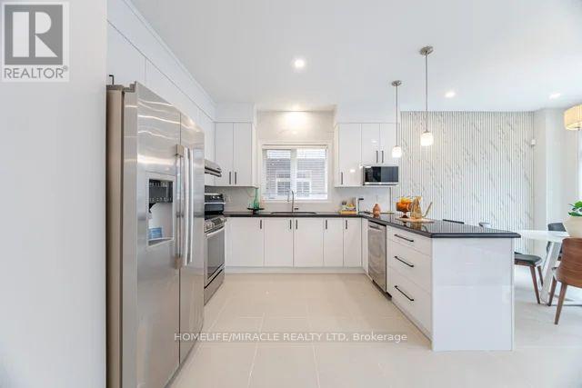 3278 Paul Henderson Drive, Mississauga, Ontario  L5M 0H3 - Photo 12 - W12897702