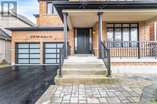 3278 Paul Henderson Drive, Mississauga, Ontario  L5M 0H3 - Photo 3 - W12897702