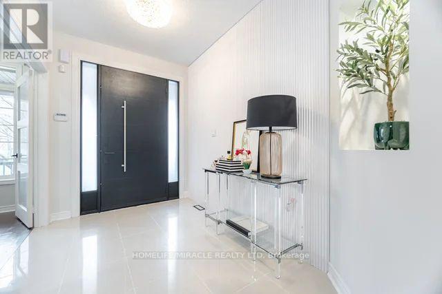 3278 Paul Henderson Drive, Mississauga, Ontario  L5M 0H3 - Photo 6 - W12897702