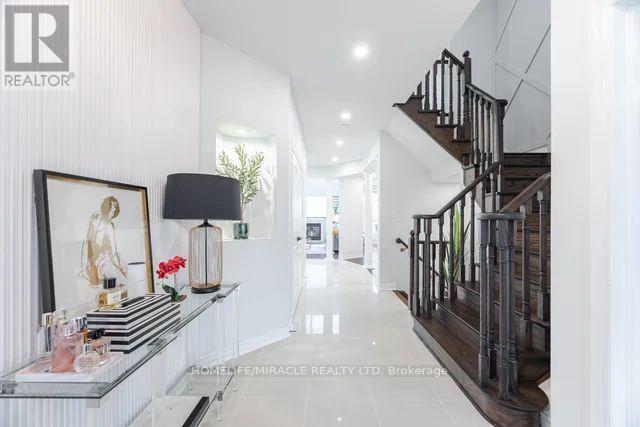 3278 Paul Henderson Drive, Mississauga, Ontario  L5M 0H3 - Photo 7 - W12897702