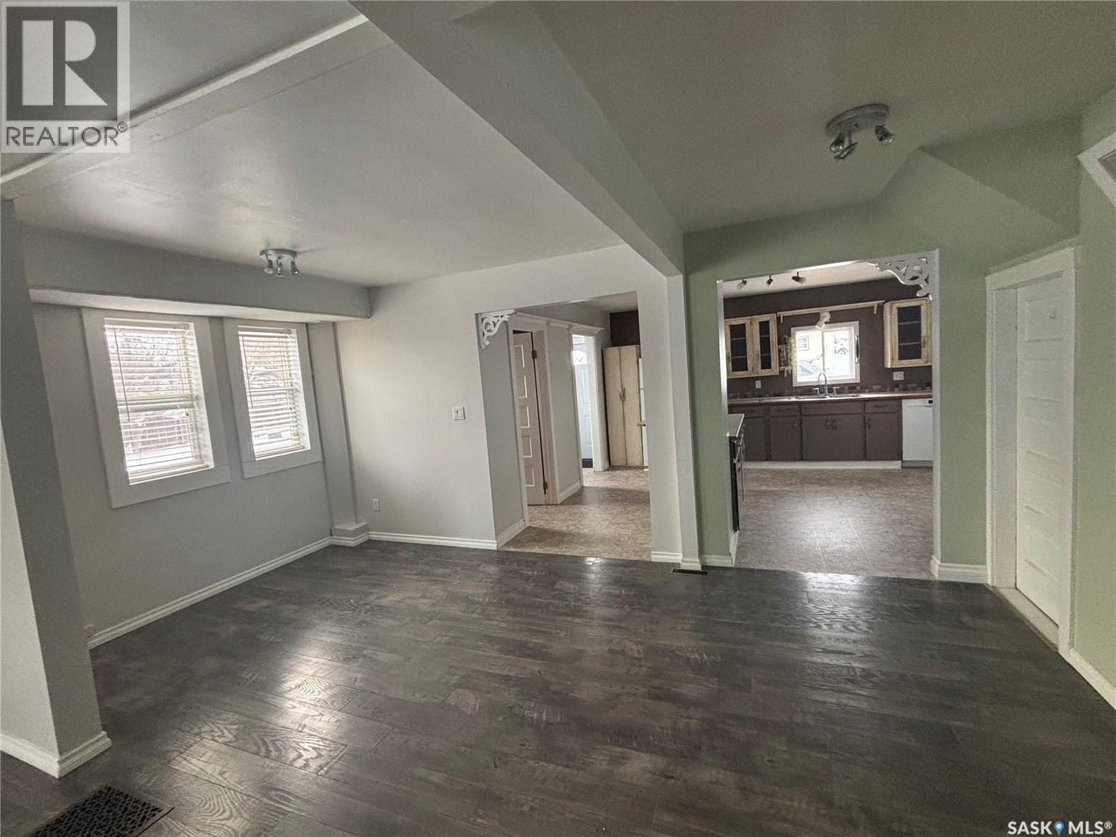 331 3rd Avenue W, Assiniboia, Saskatchewan  S0H 0B0 - Photo 11 - SK030804