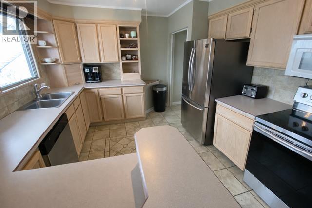 111 Webb Street, Hinton, Alberta  T7V 1B8 - Photo 4 - A2294167