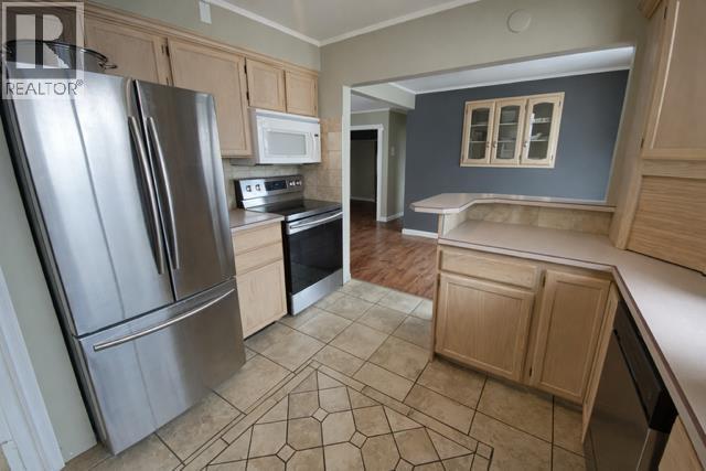 111 Webb Street, Hinton, Alberta  T7V 1B8 - Photo 3 - A2294167