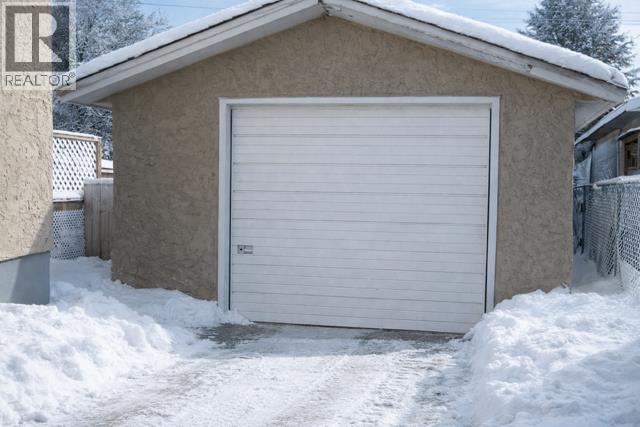 111 Webb Street, Hinton, Alberta  T7V 1B8 - Photo 2 - A2294167