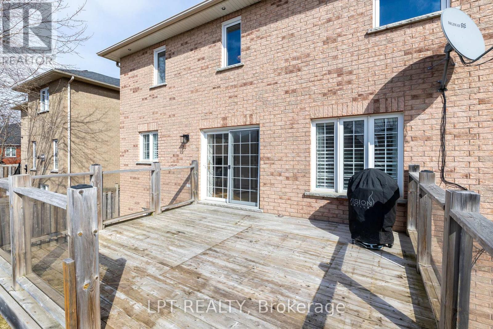 36 Ivygreen Road, Georgina, Ontario  L4P 4B7 - Photo 17 - N12800778