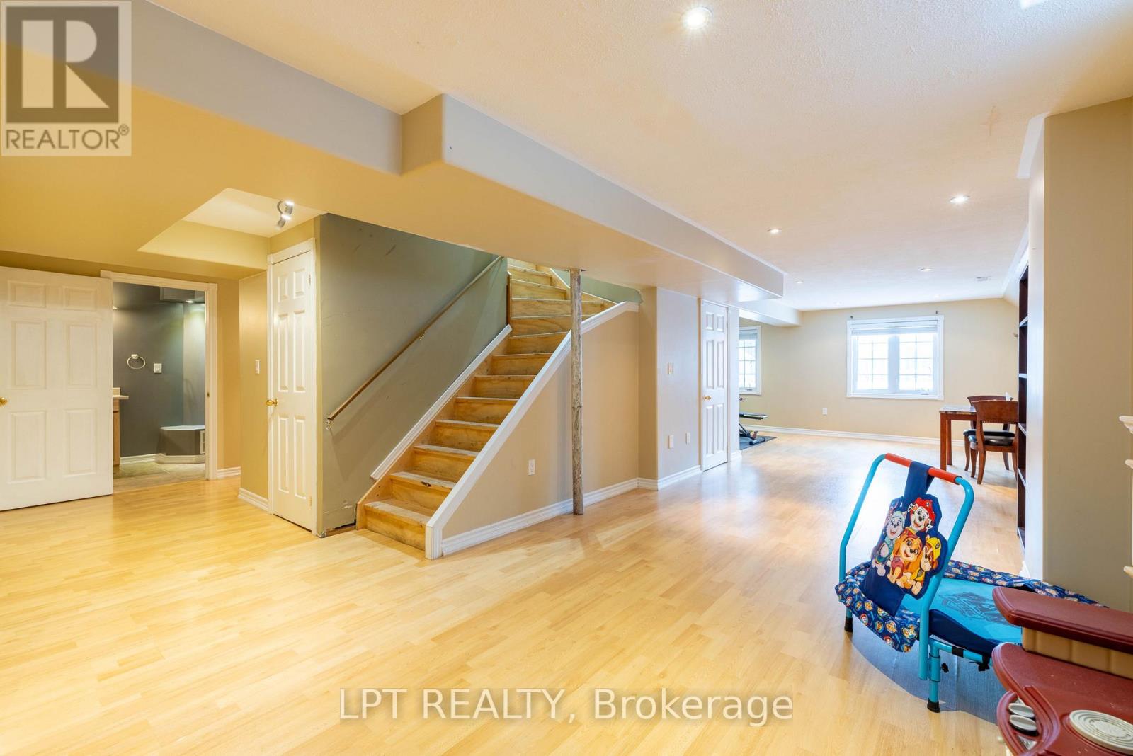 36 Ivygreen Road, Georgina, Ontario  L4P 4B7 - Photo 32 - N12800778