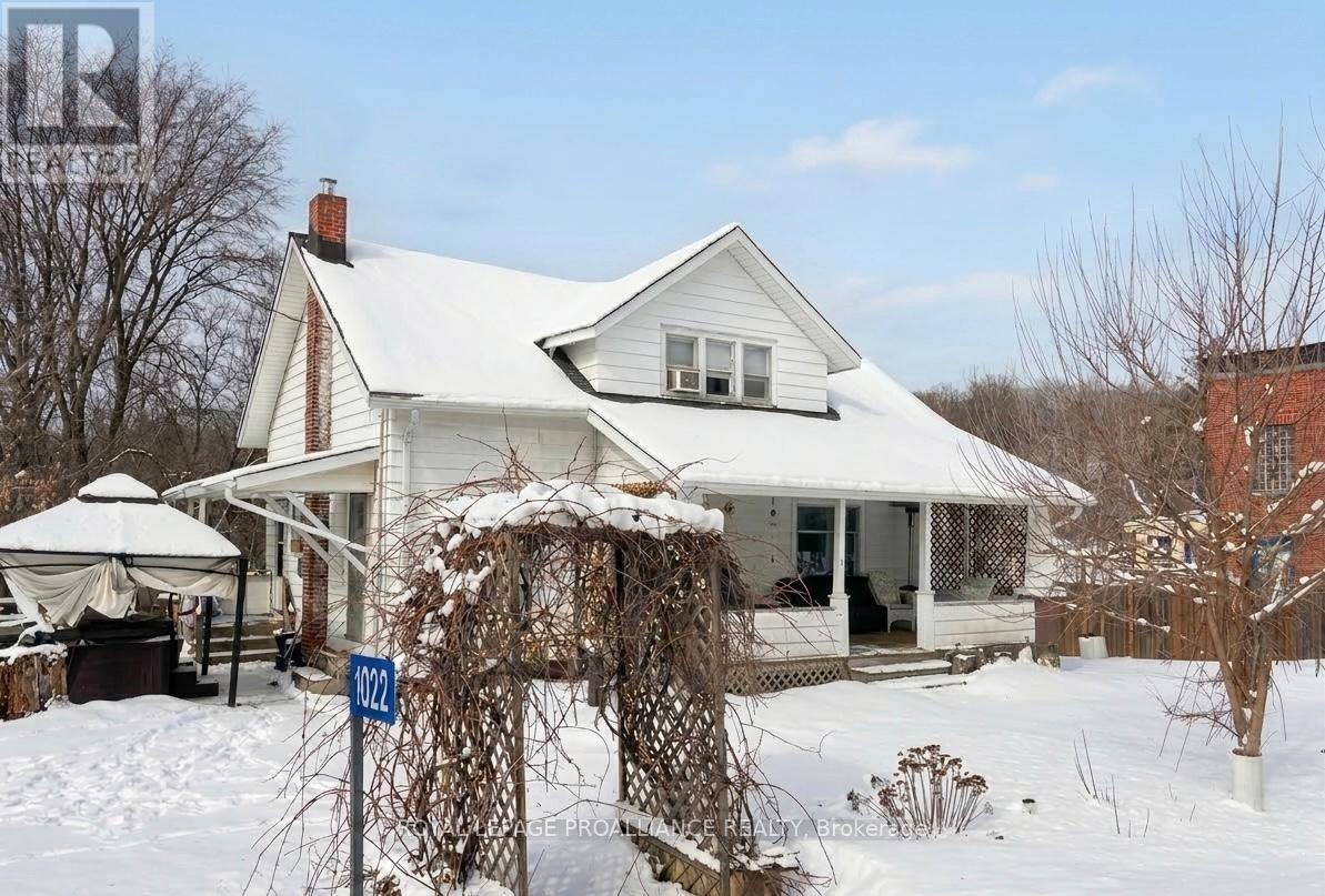 1022 BRIDGE STREET, Frontenac, Ontario