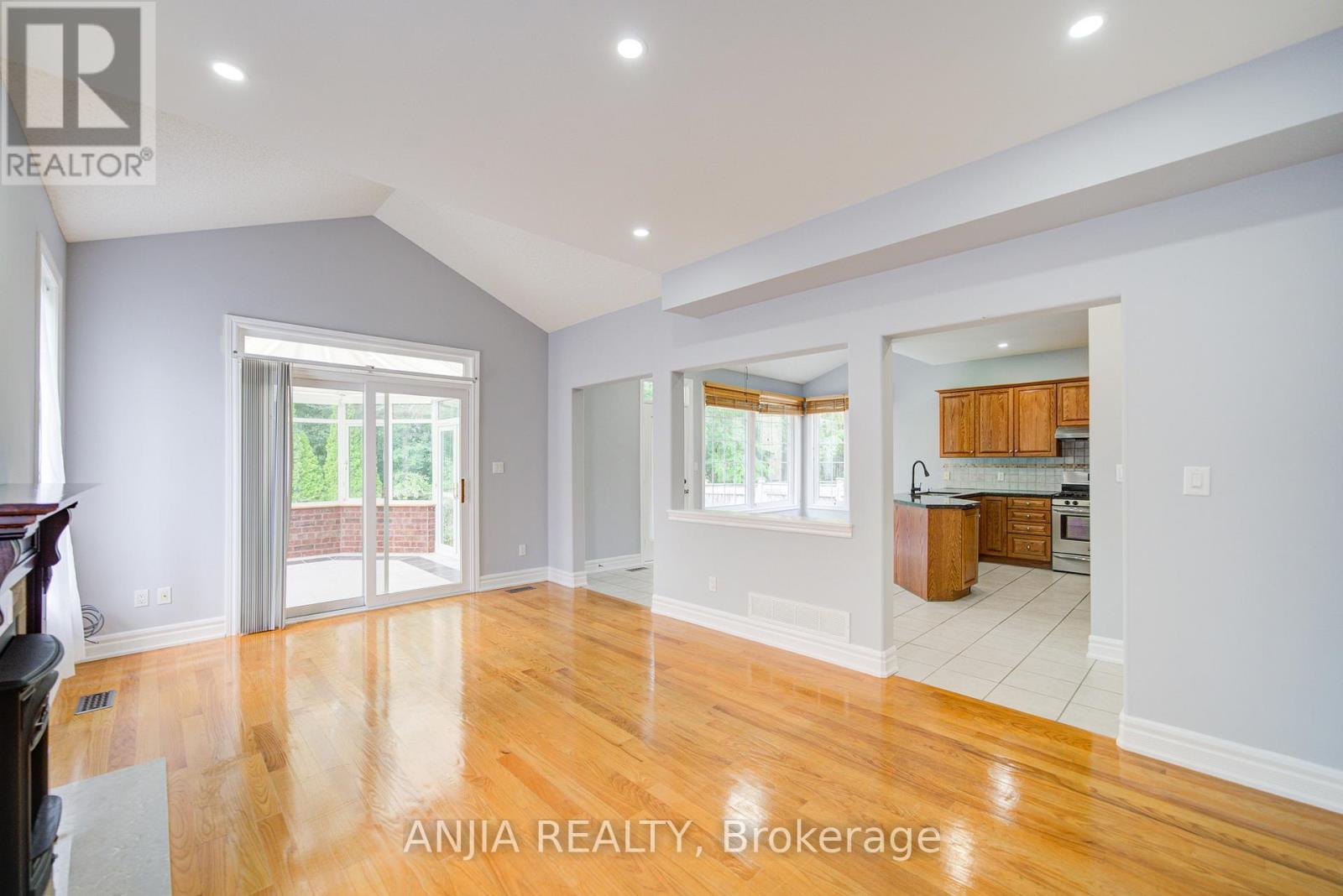 10 Thistledown Crescent, Whitby, Ontario  L1R 3P2 - Photo 12 - E12897738