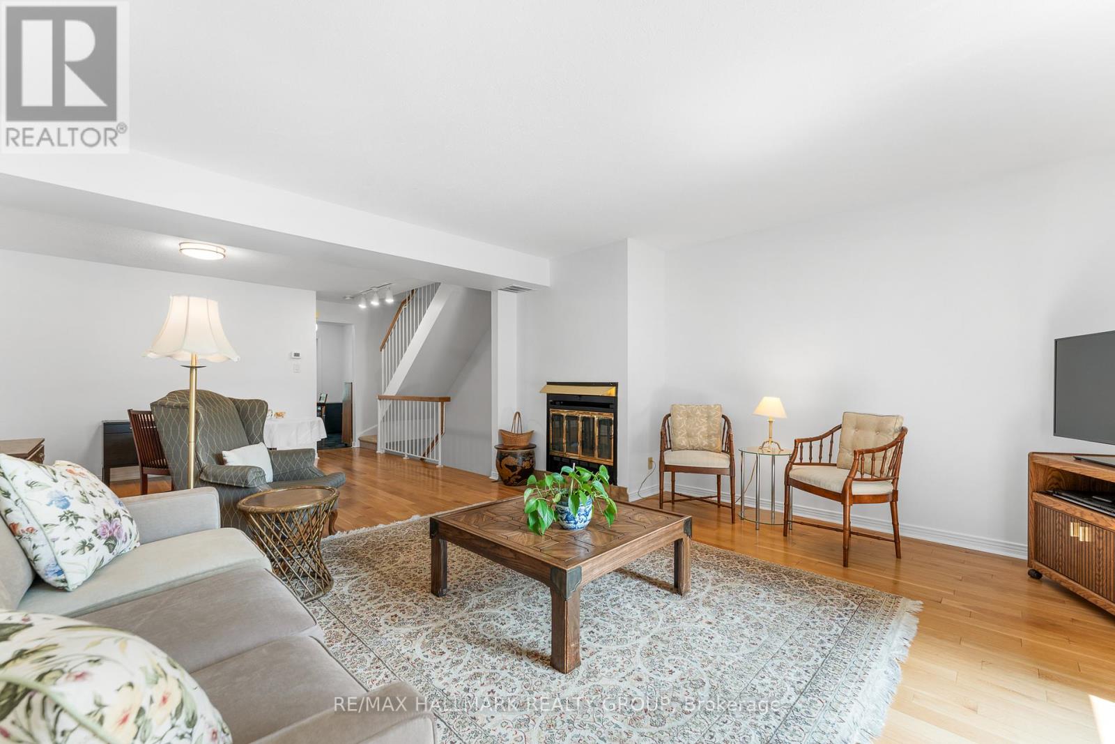 1916 Russell Road, Ottawa, Ontario  K1G 1L6 - Photo 6 - X12896576