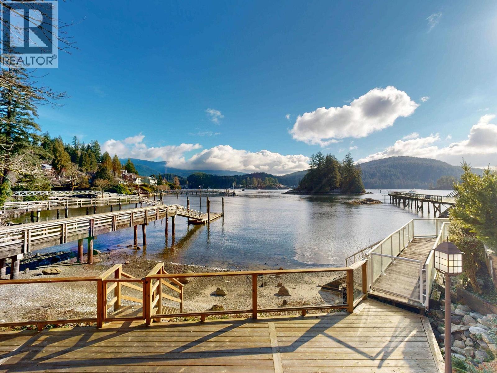 4545 Strathcona Road, North Vancouver, British Columbia  V7G 1G7 - Photo 2 - R3101398