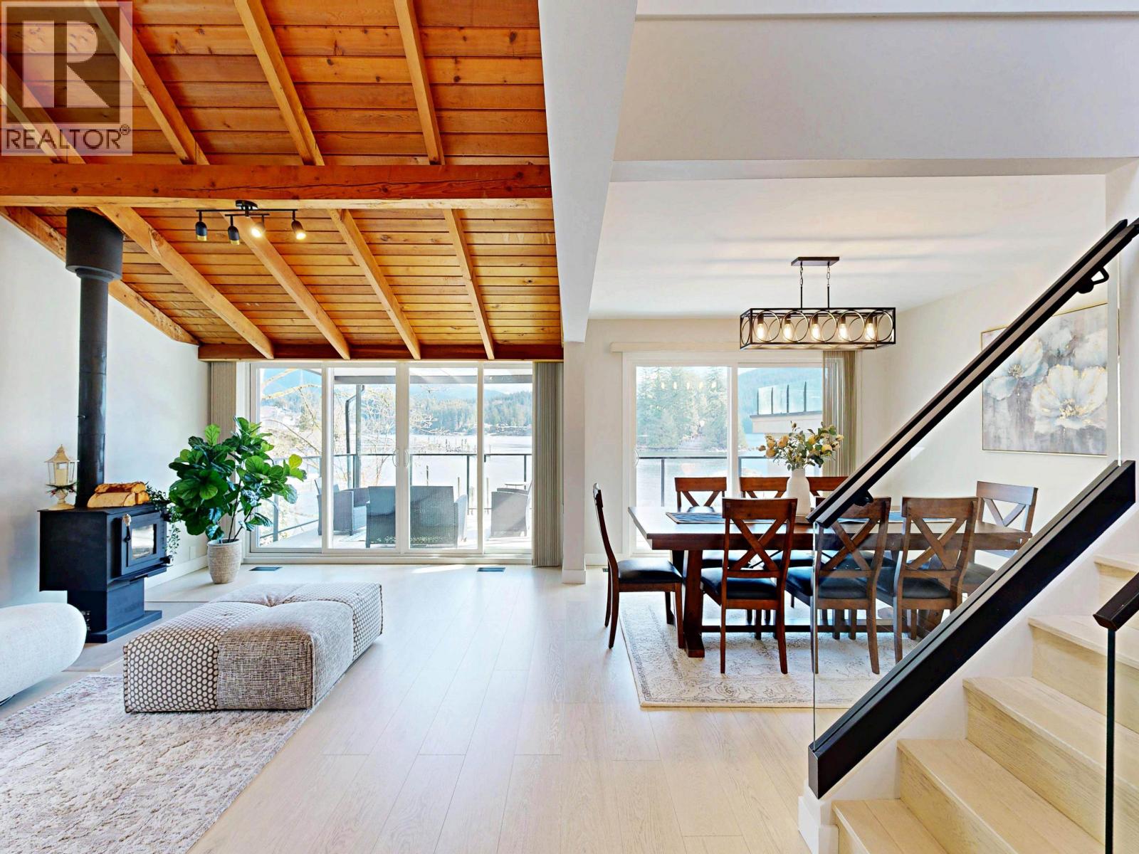 4545 Strathcona Road, North Vancouver, British Columbia  V7G 1G7 - Photo 3 - R3101398