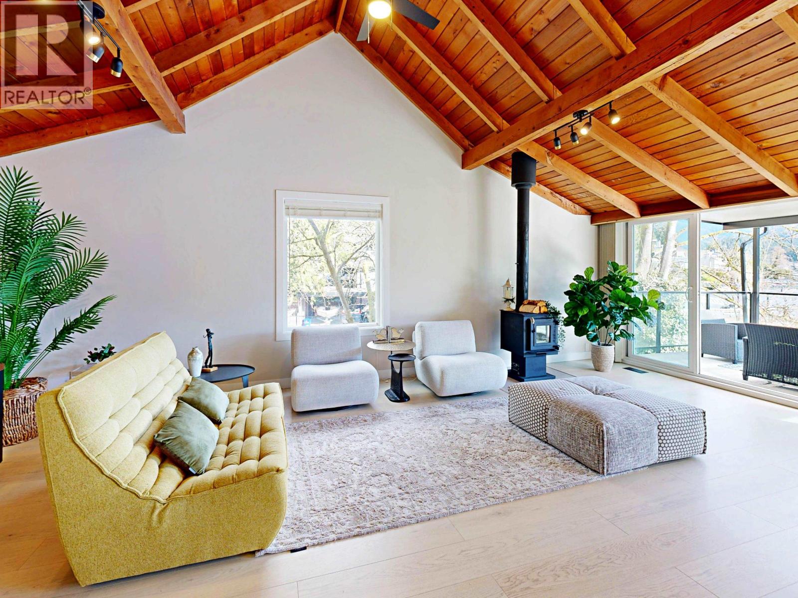 4545 Strathcona Road, North Vancouver, British Columbia  V7G 1G7 - Photo 6 - R3101398