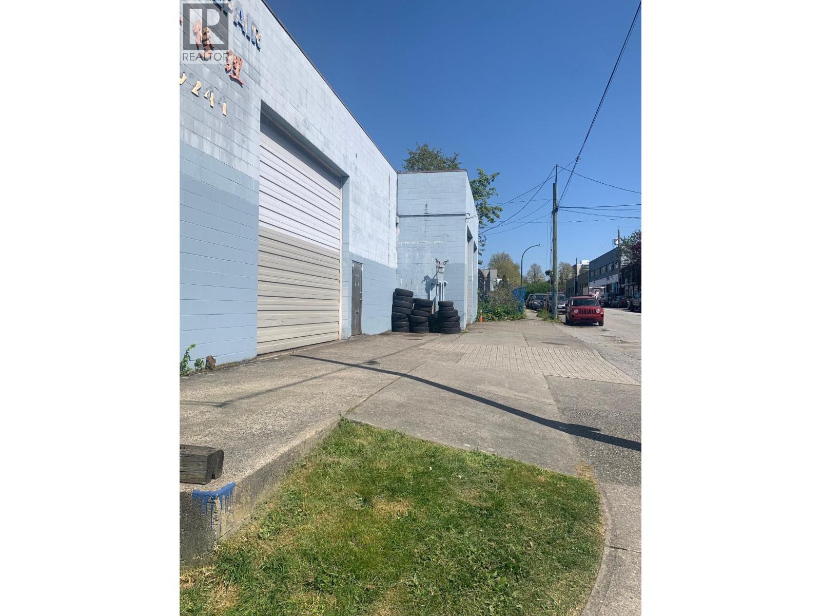 696 Clark Drive, Vancouver, British Columbia  V5L 3H8 - Photo 4 - C8077163