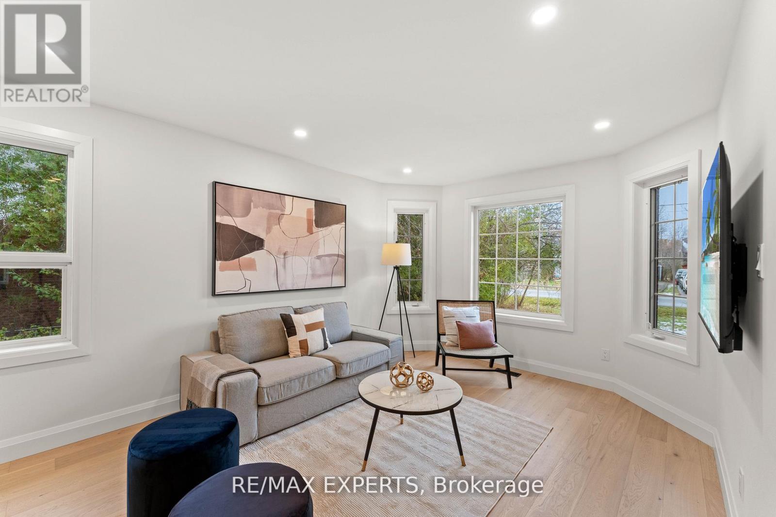 353 Walter Drive, Georgina, Ontario  L4P 3A8 - Photo 4 - N12811376