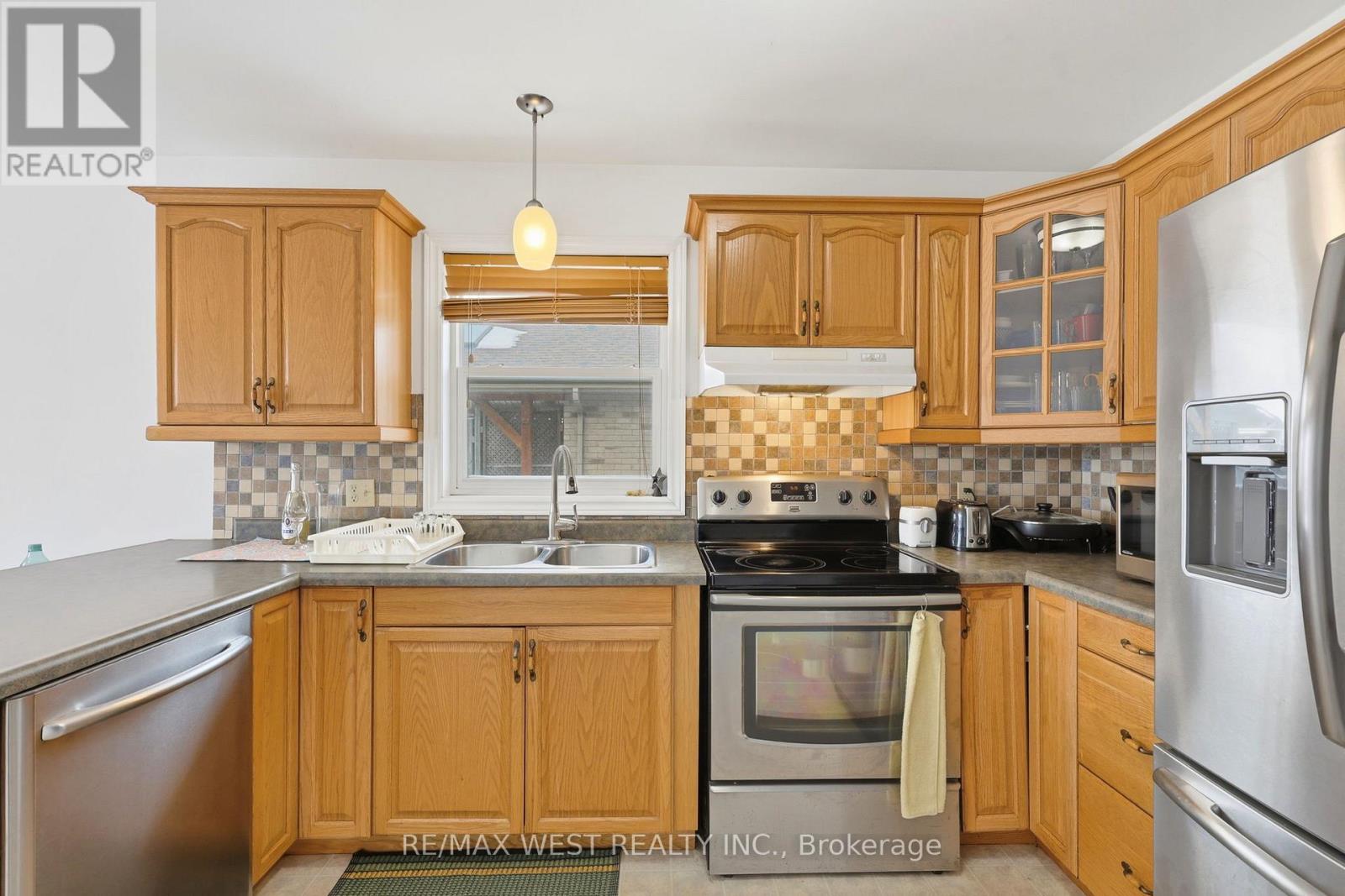 20 Eakins Crescent, Kawartha Lakes, Ontario  K9V 6J9 - Photo 15 - X12876288