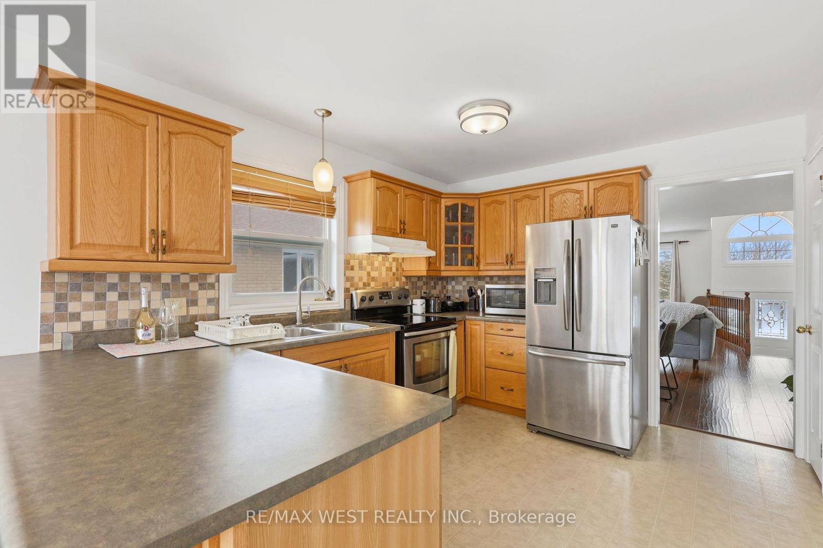 20 Eakins Crescent, Kawartha Lakes, Ontario  K9V 6J9 - Photo 16 - X12876288