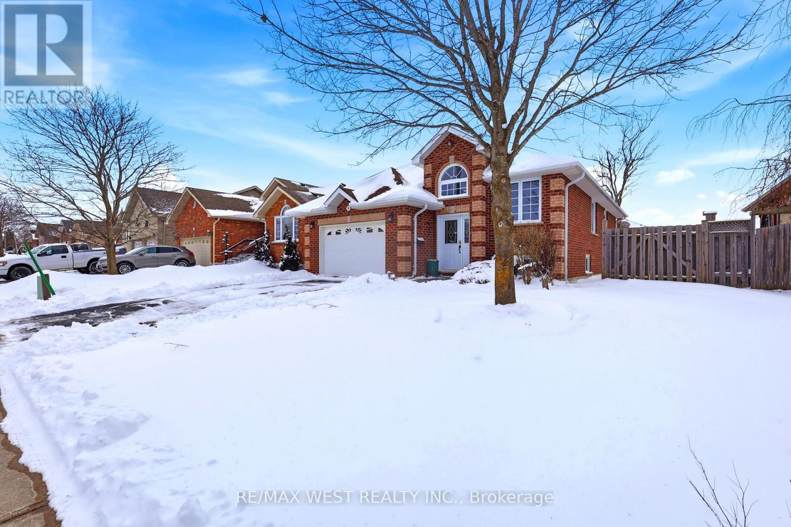 20 Eakins Crescent, Kawartha Lakes, Ontario  K9V 6J9 - Photo 4 - X12876288