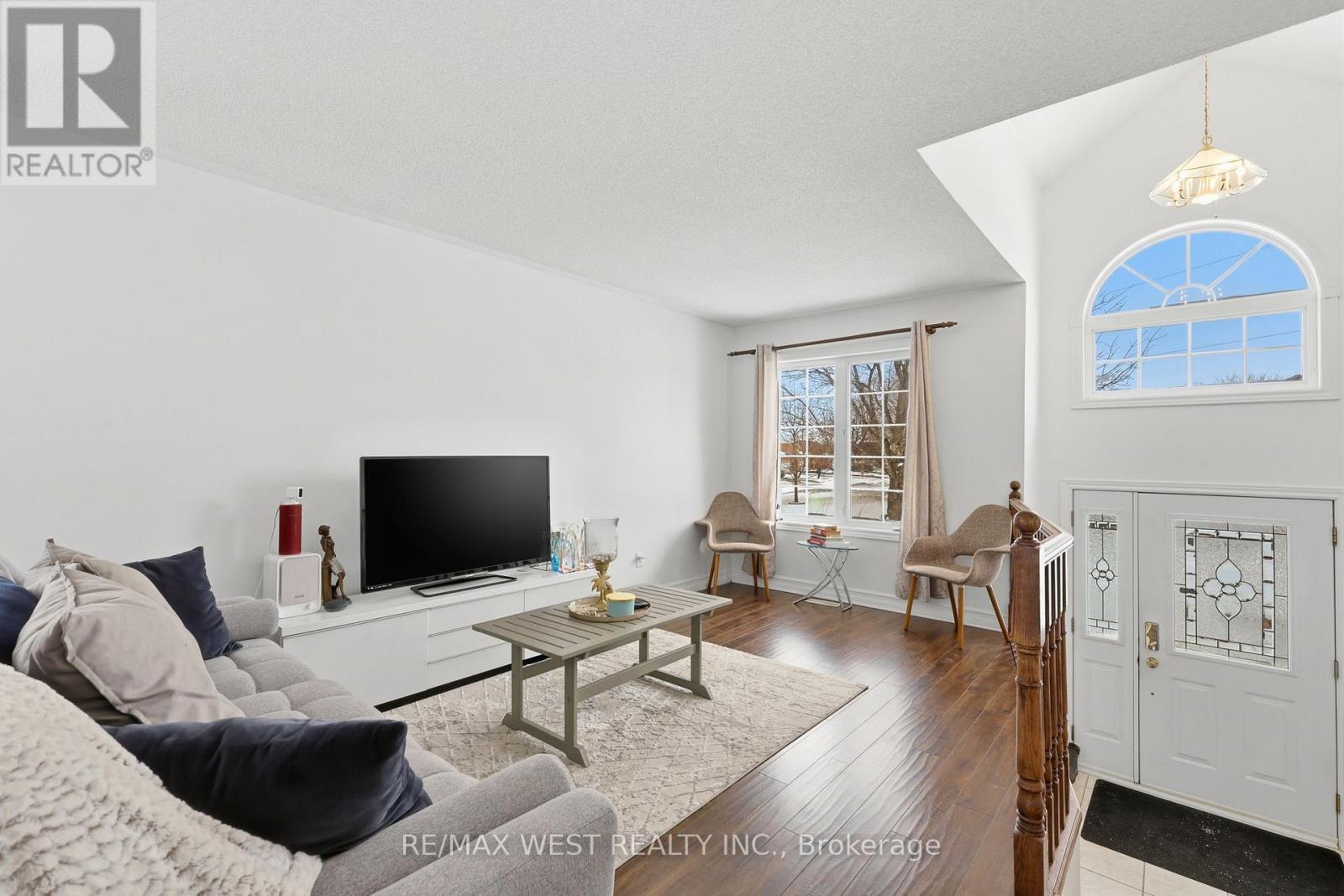 20 Eakins Crescent, Kawartha Lakes, Ontario  K9V 6J9 - Photo 6 - X12876288