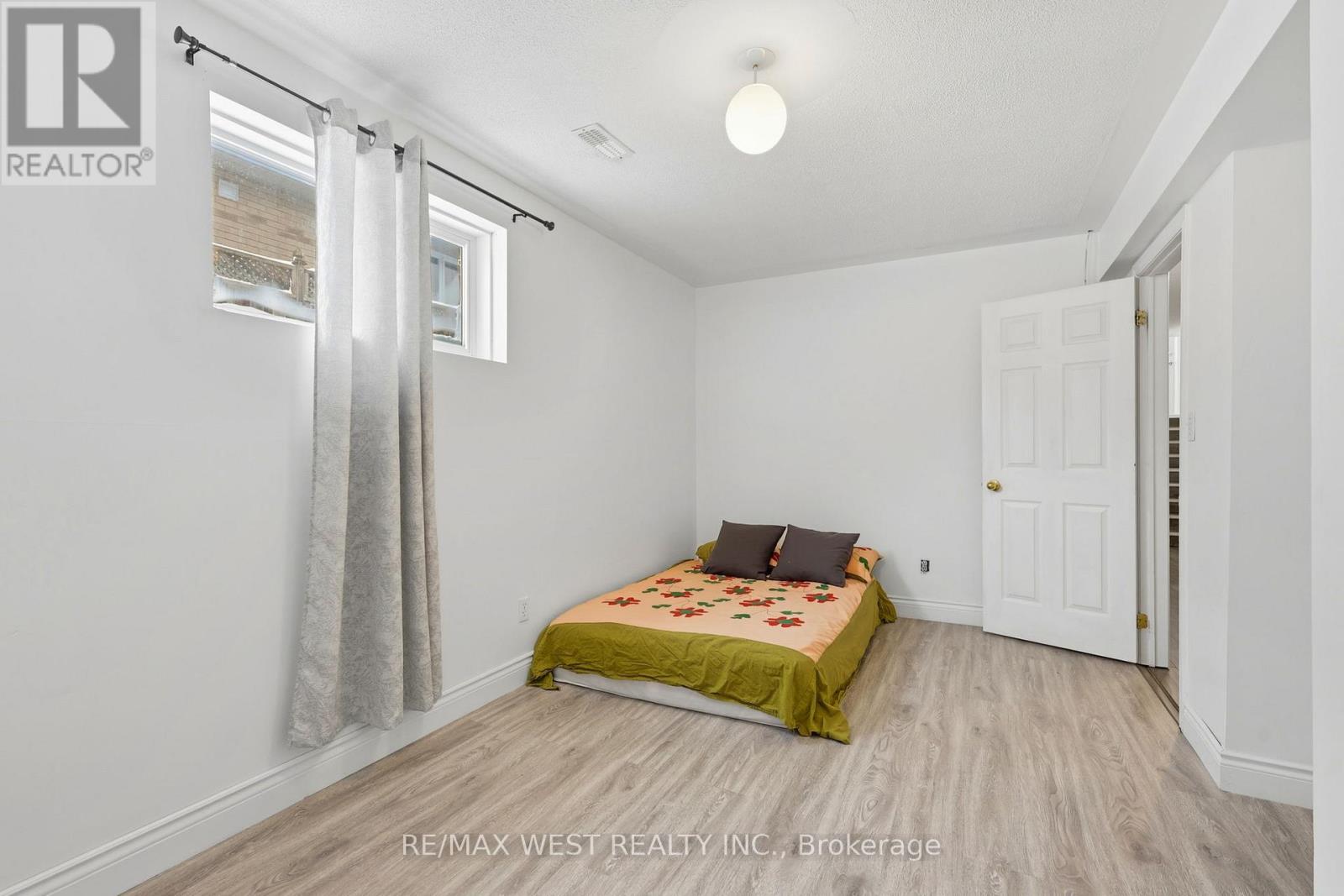 20 Eakins Crescent, Kawartha Lakes, Ontario  K9V 6J9 - Photo 37 - X12876288