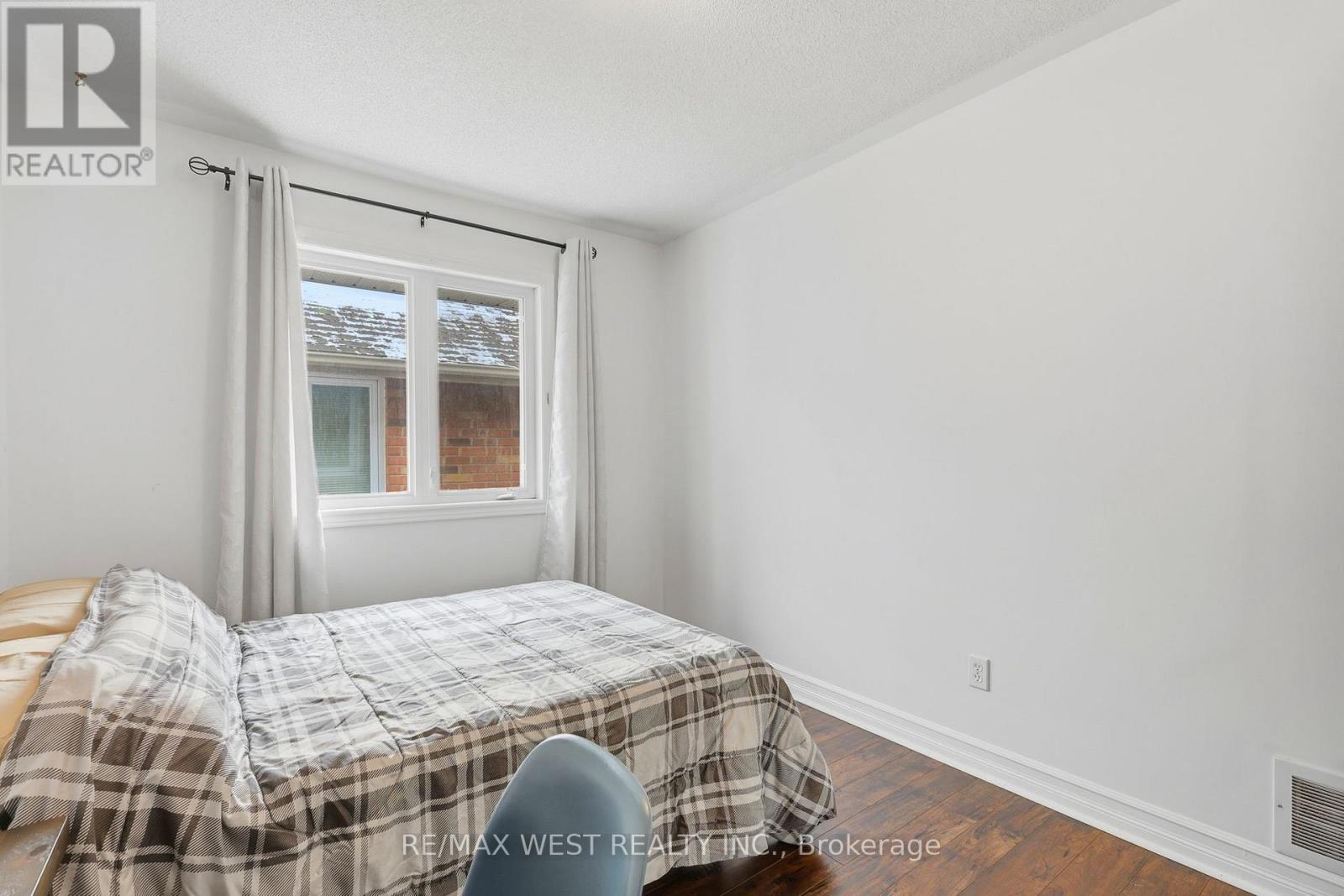 20 Eakins Crescent, Kawartha Lakes, Ontario  K9V 6J9 - Photo 22 - X12876288